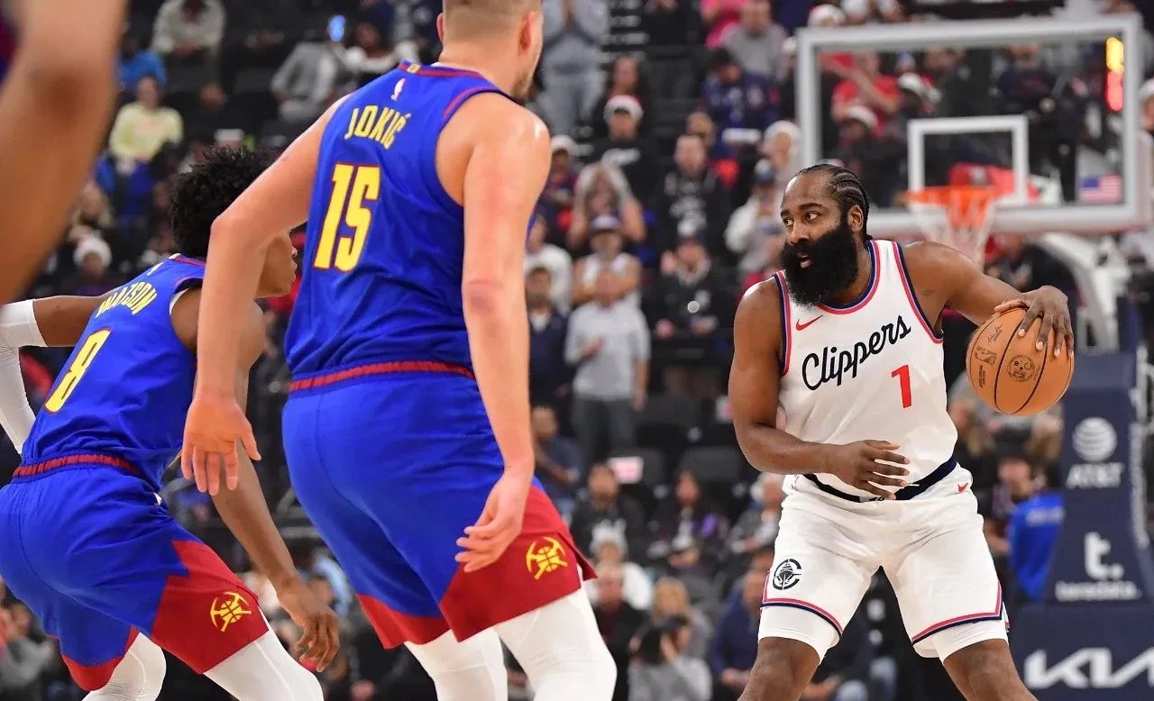 太阳惨败快船,莱昂纳德全场狂轰35分 太阳惨败快船,莱昂纳德全场狂轰35分