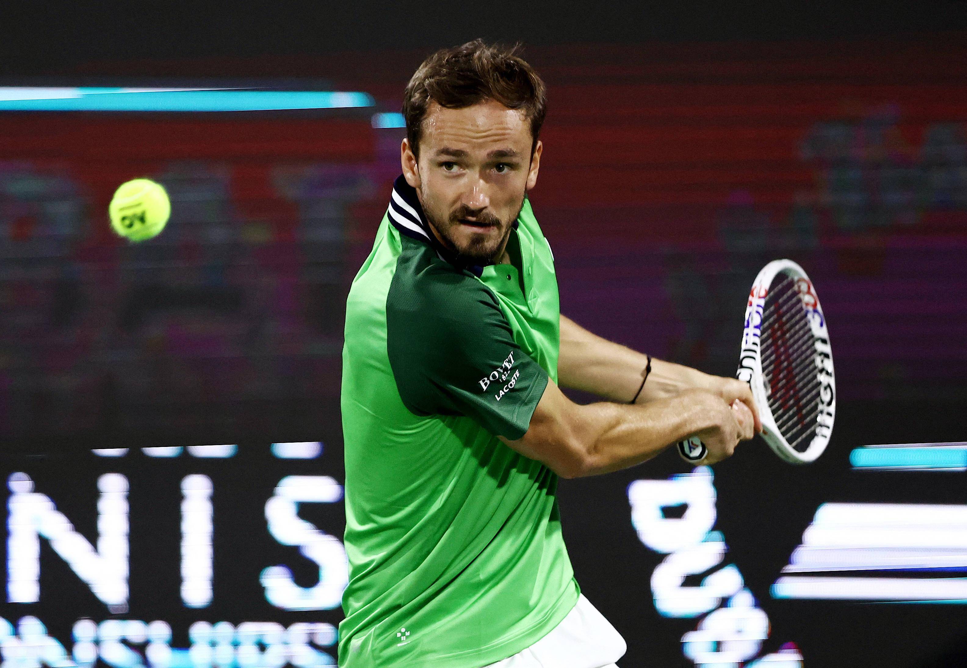 包含欧洲网球队完胜意大利网球队，梅德韦杰夫统治全场的词条