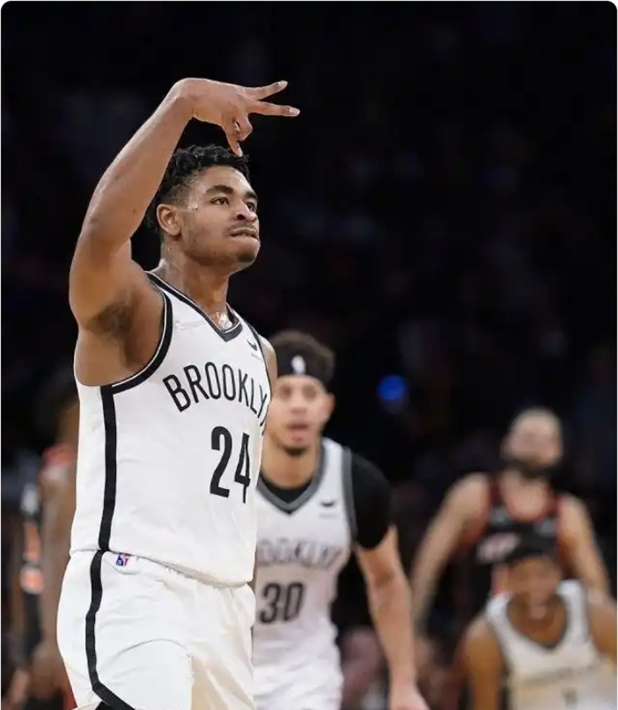 篮网队击败魔术队实现三连胜