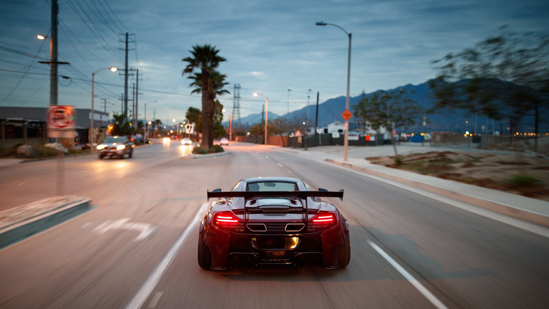 夜战烽火,F1揭幕战中的卢卡库式无解统治