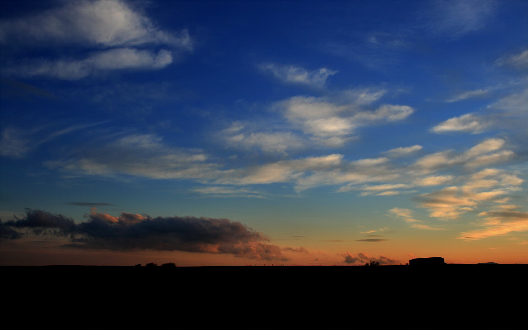 孤狼啸血，少年封神，当英雄主义的孤星照亮两种命运战场