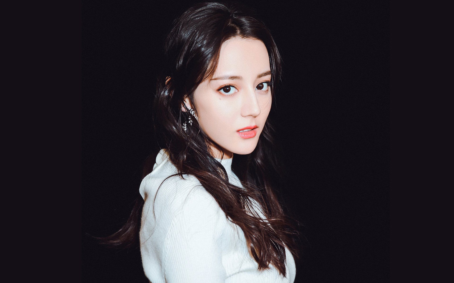 贝林厄姆撕裂夜晚,委内瑞拉冲垮曼联,足球全球化时代的平行寓言