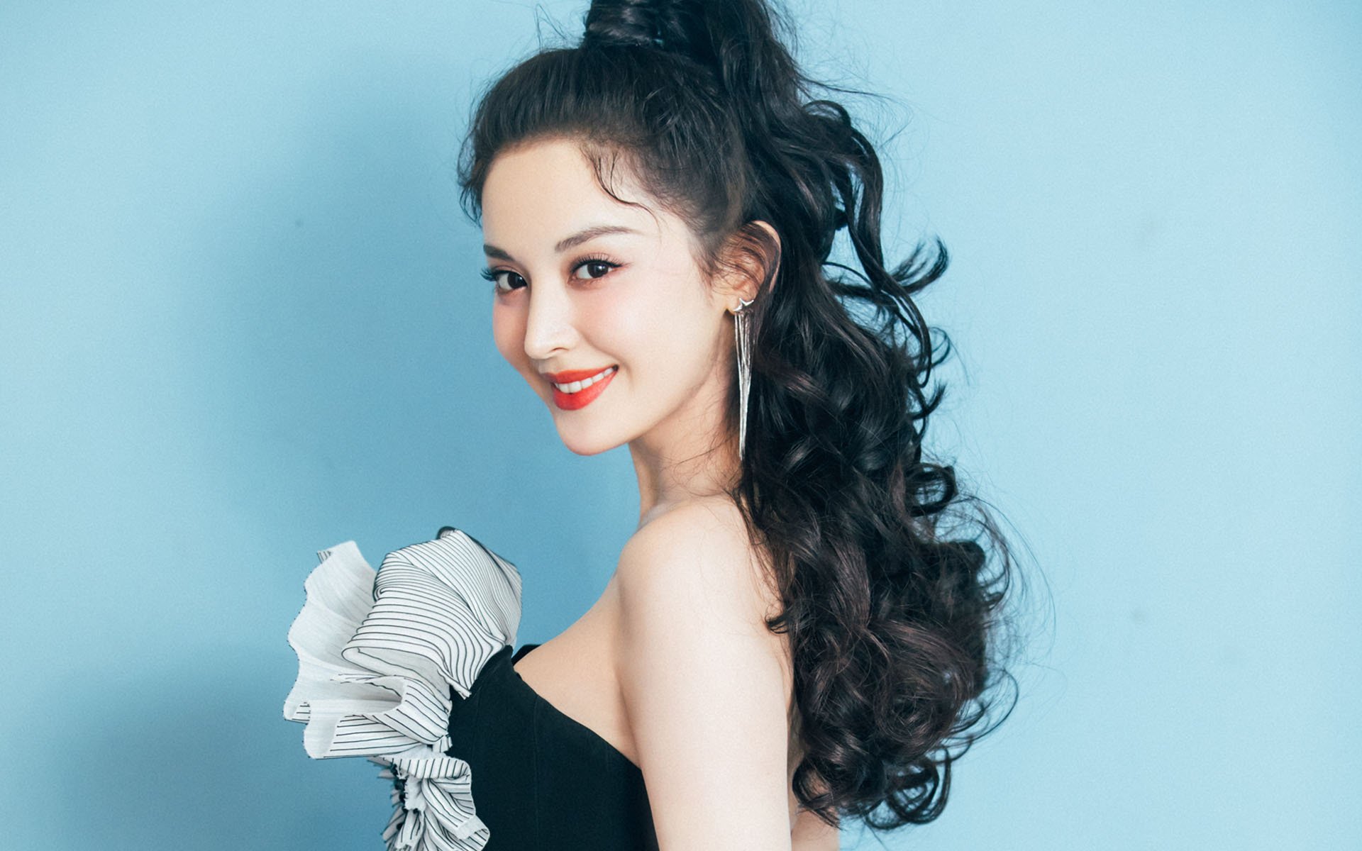 开云体育APP下载-跨界巨星，若日尼奥在NBA季后赛之夜的闪耀时刻